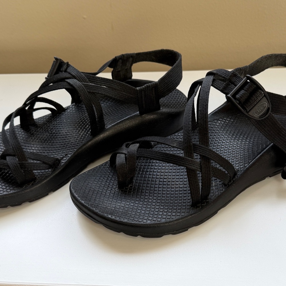Chaco Black Strappy Sandals Size 10 Adjustable Outdoor Hiking Comfort - Picture 2 of 7